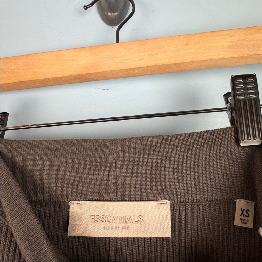 Essentials Chocolate Ribbed leggings - Picture 5 of 7